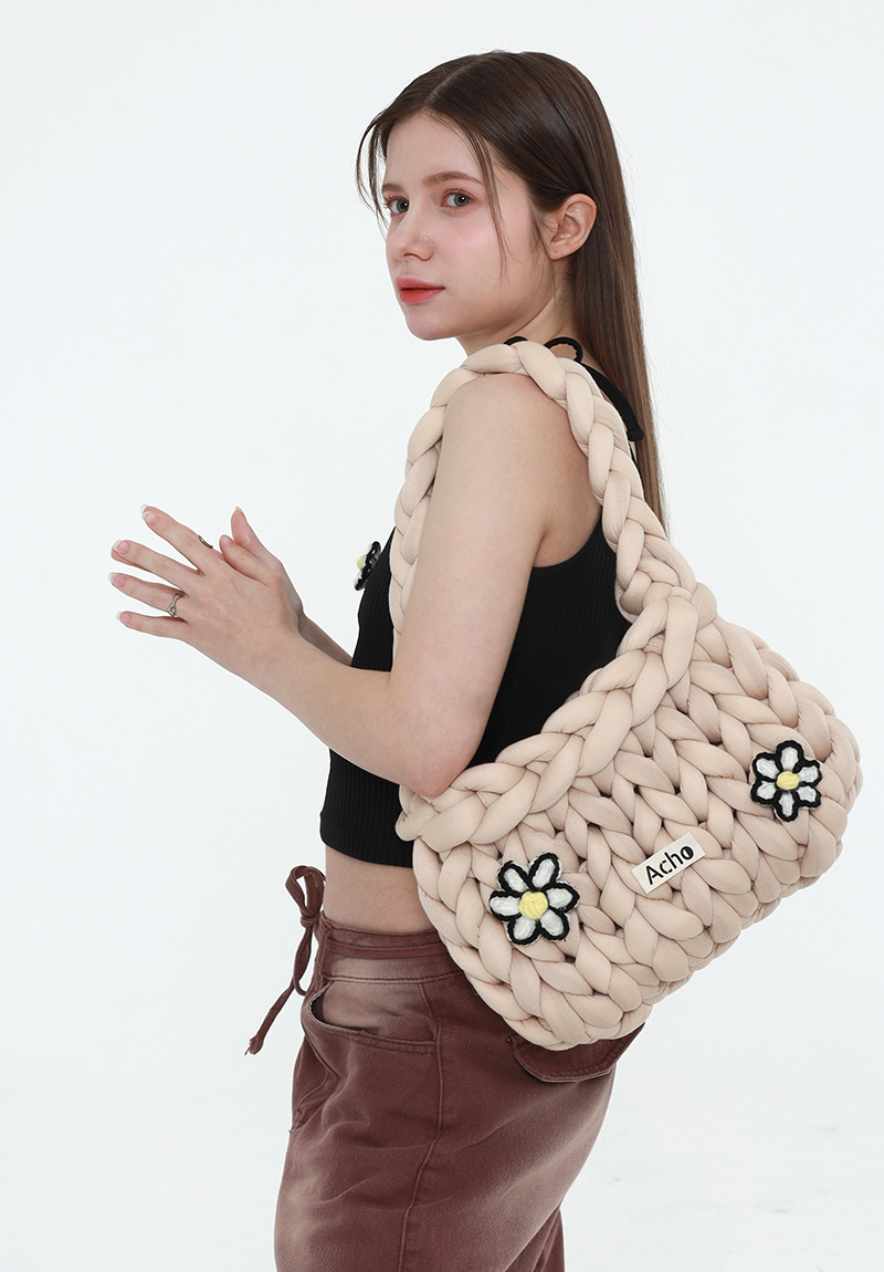 Daisy Knitted Pongpong Shoulder Bag_Beige